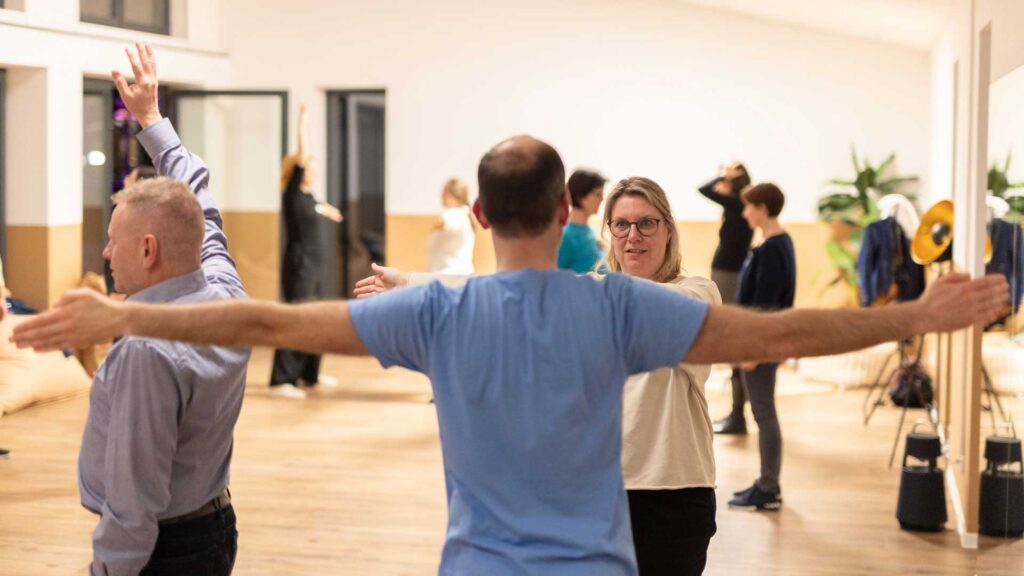 Improvisieren statt Erstarren: Mit Applied Improv als Führungskraft zu mehr Handlungsfähigkeit 1 Applied improv